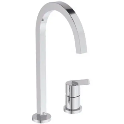 Chromene Armatur mit einem langen, geschwungenen Auslauf und einem separaten Griff. Modell von Ideal Standard, geeignet für Küchenanwendungen.